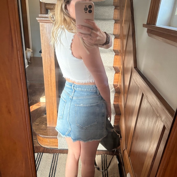 Adorable Agolde denim mini skirt - Picture 3 of 4